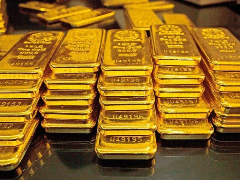 mo-thay-vang-danh-de-con-giư