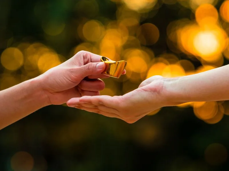 mơ thấy vàng đánh đề con gì
