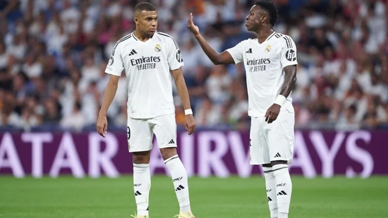 Mbappé và Vinícius là hai mũi đột phá quan trọng trong hệ thống tấn công giàu tốc độ của Real Madrid.