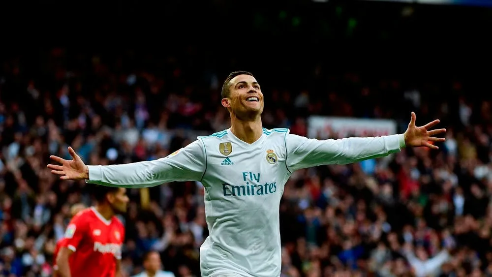 Ronaldo mặc áo số mấy