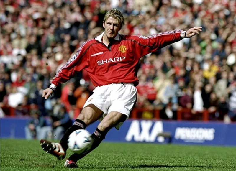 David Beckham tạo dấu ấn với những cú đá phạt trực tiếp vòng cung có độ chính xác cao