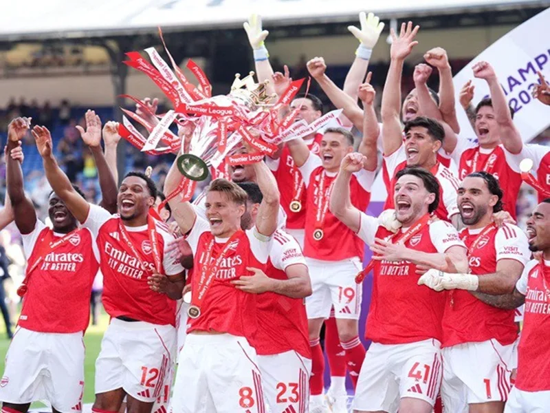 cau-lac-bo-bong-da-arsenal-lich-su-va-hanh-trinh-tro-lai-dinh-cao-7