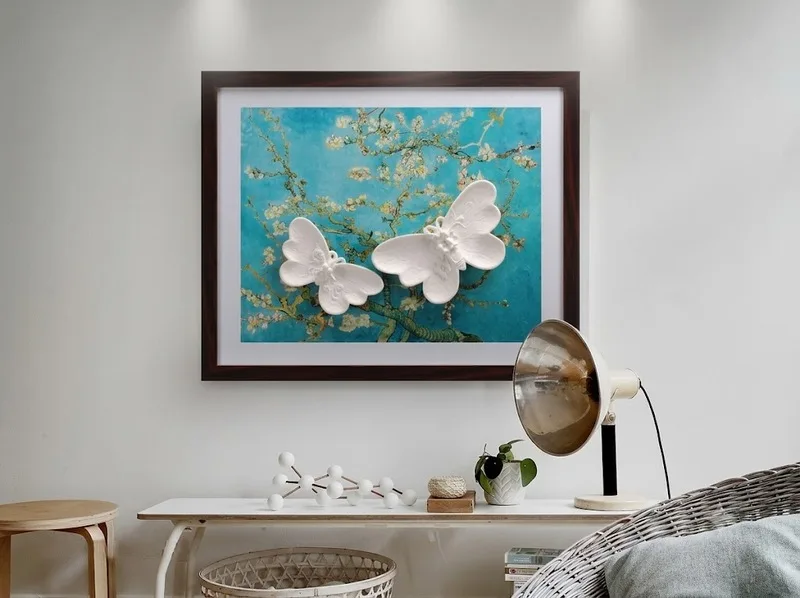 Chọn tranh cân đối với sofa, hài hòa cùng màu sắc nội thất.